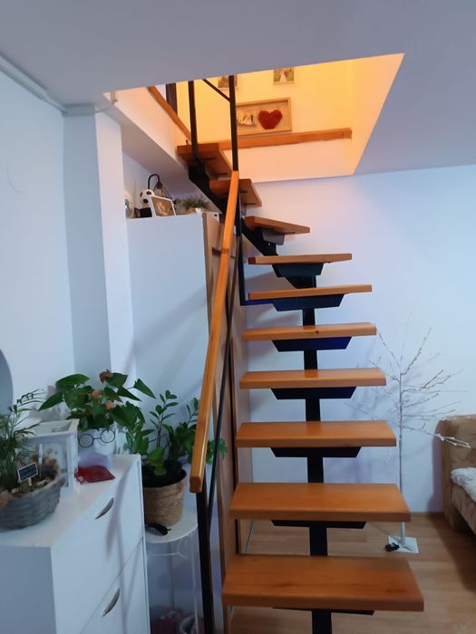 Vând apartament mansarda