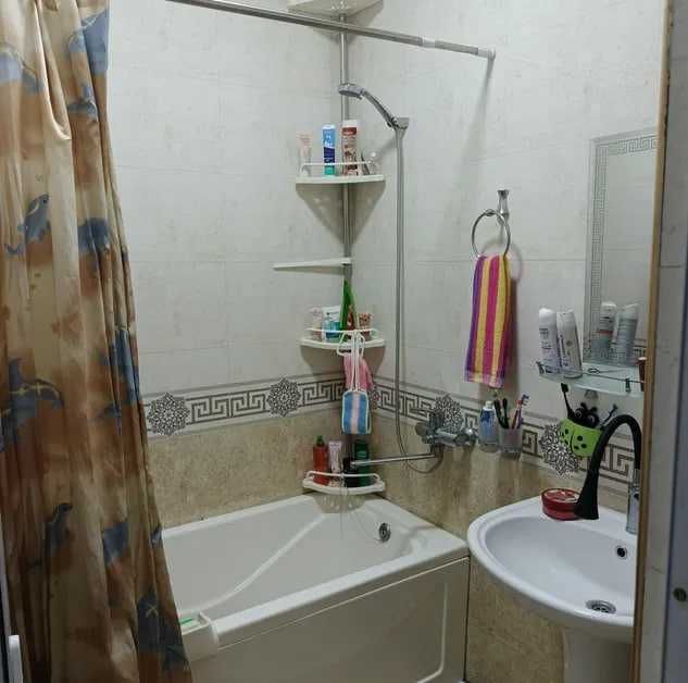 Купить двух комнатную квартиру на Юнусабаде 15 квартал, м Туркистон !