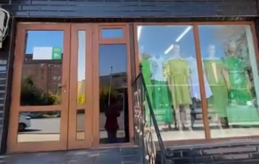 Продам пластиковое окно с дверью б/у