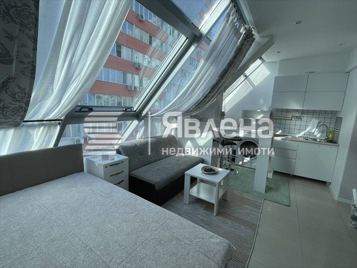 Продава се Едностаен апартамент в Варна, Лятно кино Тракия - 45 кв.м за 1978 €/кв.м - Снимка #1