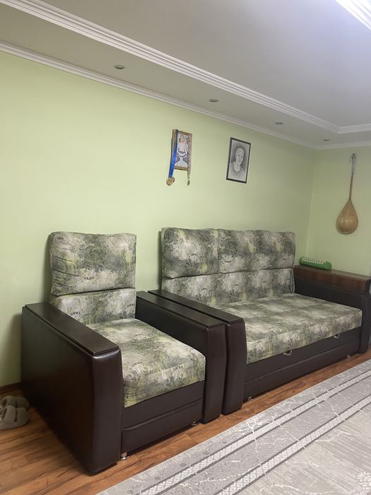 Диван с креслом