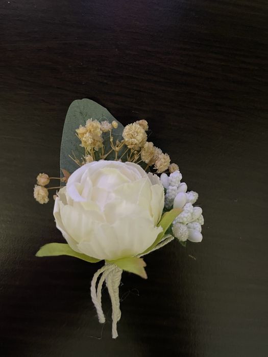 Шаферски гривни и бутониери