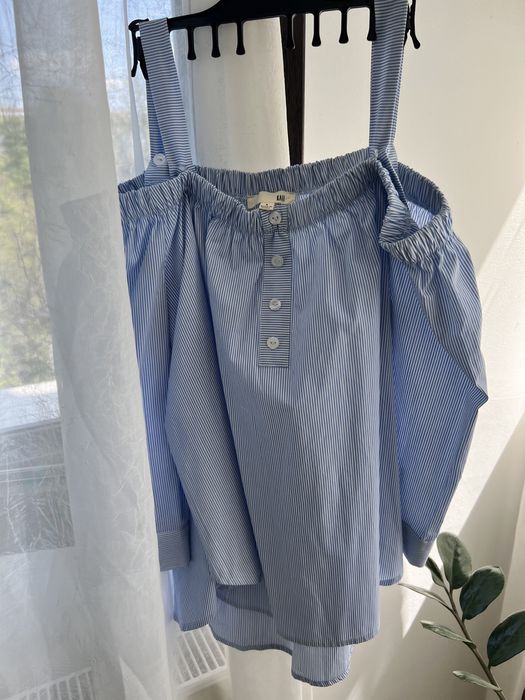 Bluza cu umerii goi