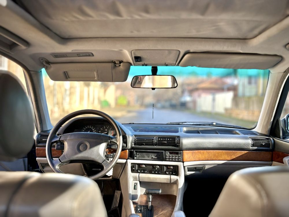 BMW 750i V12 (E32)