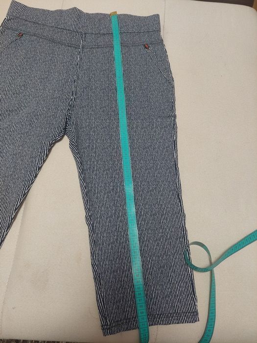 Pantaloni trei sferturi