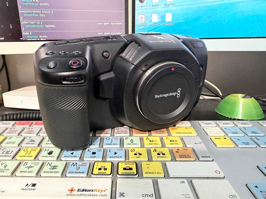 Blackmagic Pocket Camera 4K si o multime de accesorii