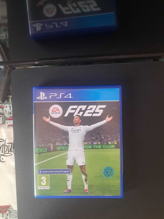 Ps4 с fc25,есть 2 джойстика,подставка для джойстиков и для самой Ps