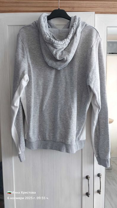 Сиво худи марка Kappa.