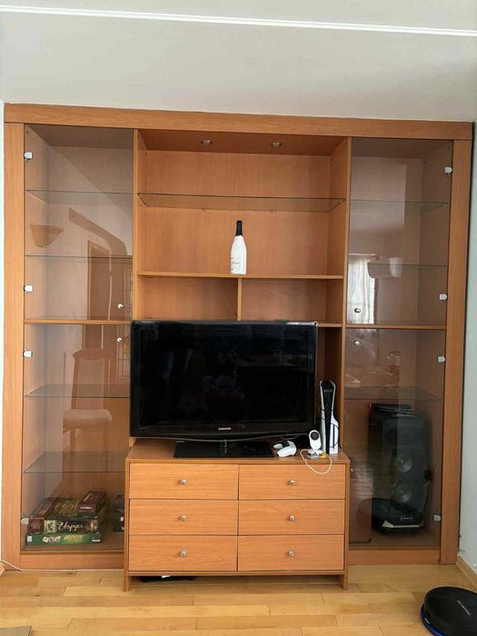 продавам холна секция много запазена истинско дърво