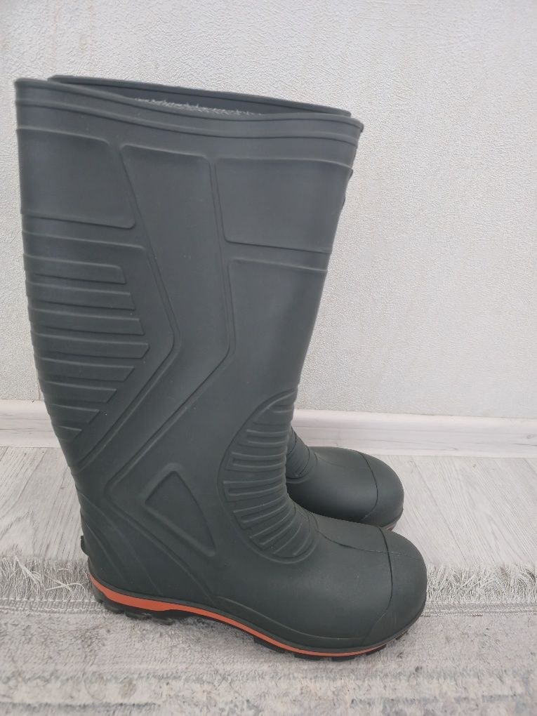 Продам спецобувь
