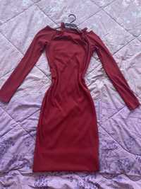 рокля без забележки с перфектен червен цвят