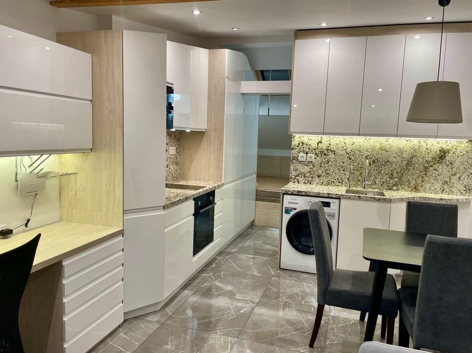 Дава се под наем Тристаен апартамент в София, Център - 45 кв.м за 550 € - Снимка #1