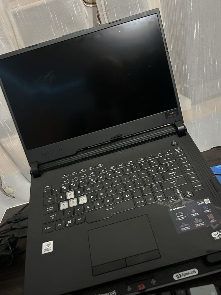 Vand leptop ROG STRIX G15
