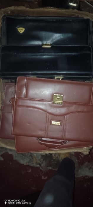 Продам кожные портфели