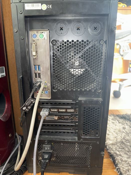 Pc intel i5 7500, 16gb ram, AMD RX 580 8gb, ssd 240gb, hdd 500gb