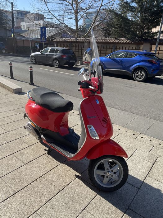 Scuter Piaggio Vespa LX50