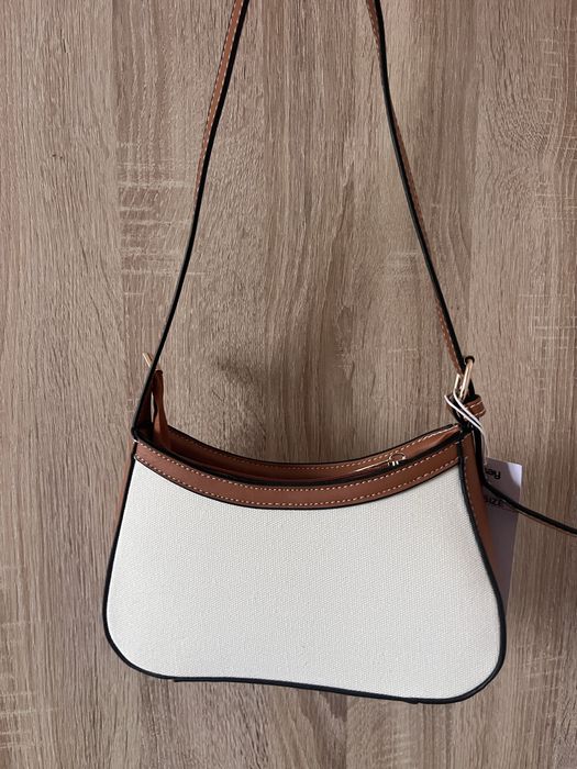 Колекция от дамски чанти и раници