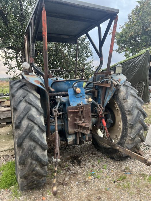 Vând tractor, Ford 400!