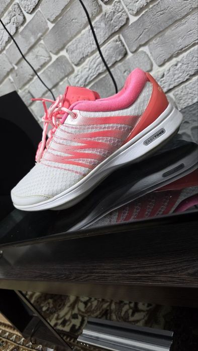 Женнские кроссовки Reebok