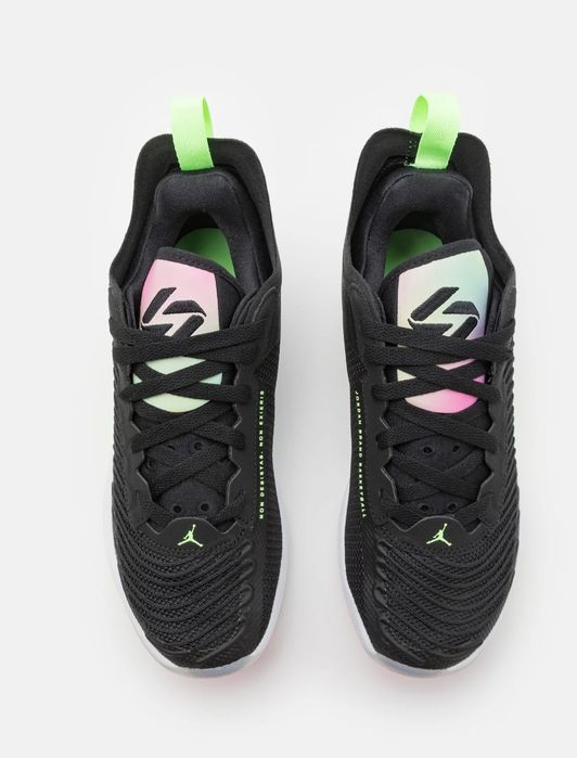 Оригинални нови маратонки Nike Jordan