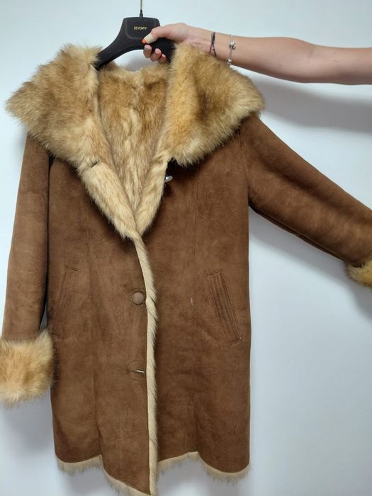 Vând haină din blană naturală