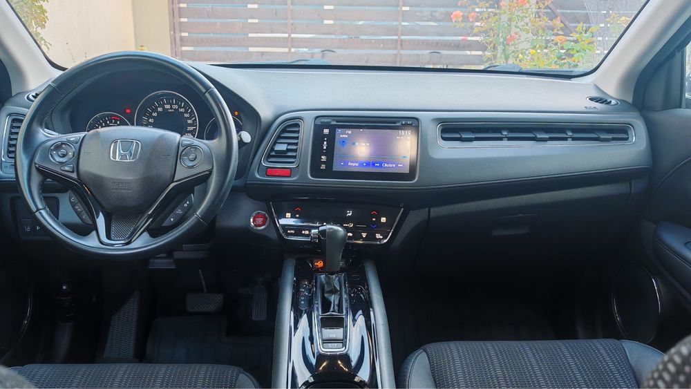 Honda HR-V 1.5 i - V tec Executive  Automatic -Panoramic -navi -camera