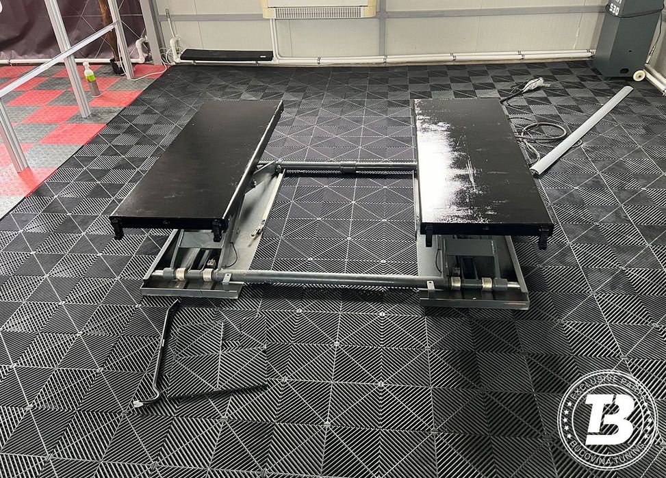 Pardoseala Modulara pentru Garaj Service Detailing