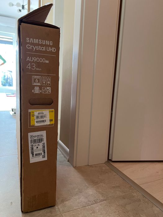 Vând televizor Samsung Crystal UHD AU9000, diagonală 43” (108 cm), nou