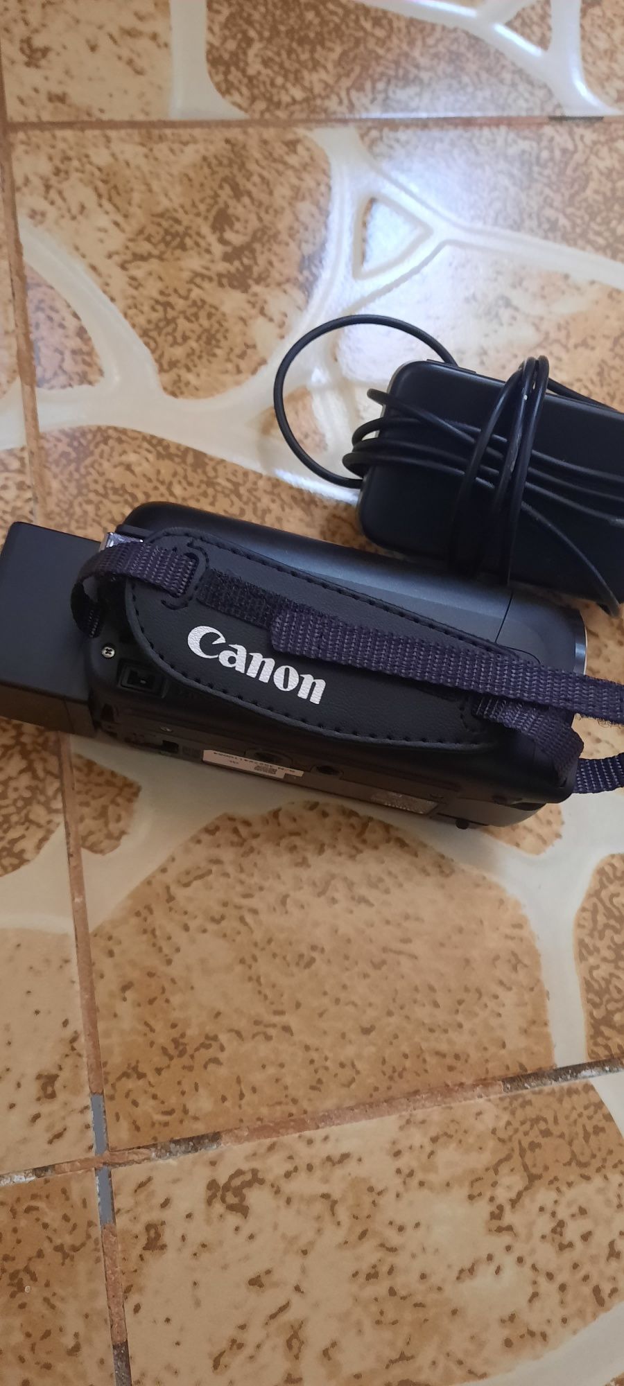 Vând camera video Canon