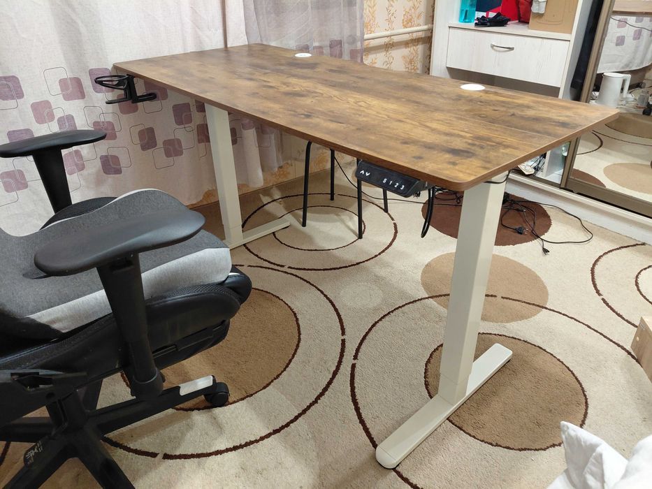 Стол с регулировкой высоты