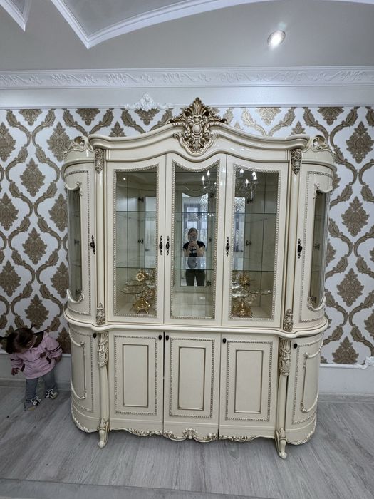 Продам сервант в зал