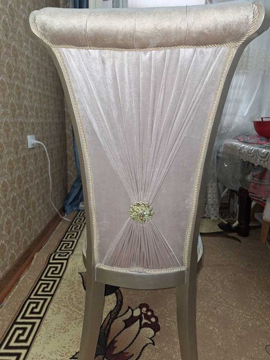 срочно продаются 10 элегантных стульев в классическом стиле!