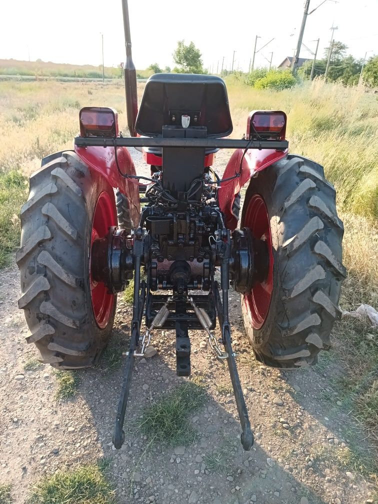 Tractor u445 V..