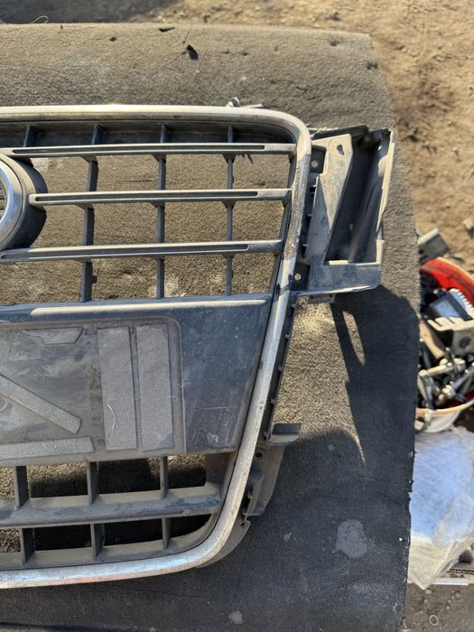 Декоративна радиаторна решетка за Audi A5 оригинална 8t0853651b