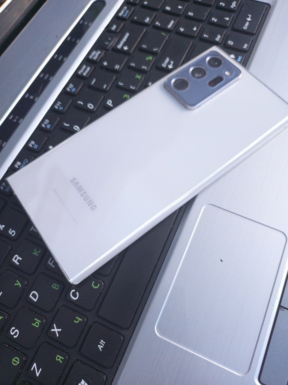 Note 20 ultra idealni holatda