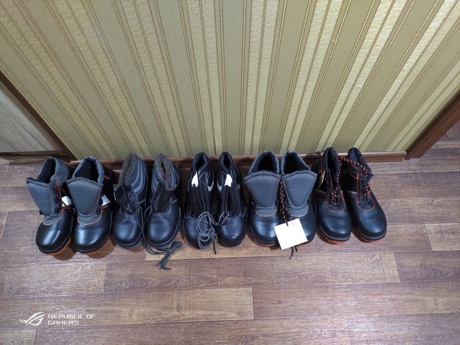 Продается спец.обувь ботинки зимние,летние.