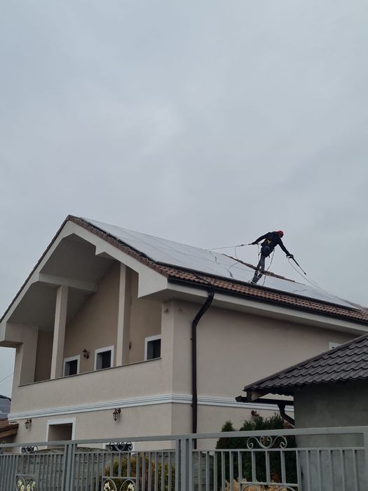 Spalare panouri fotovoltaice