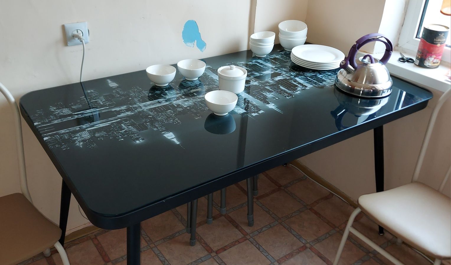 Кухонный стеклянный  стол
