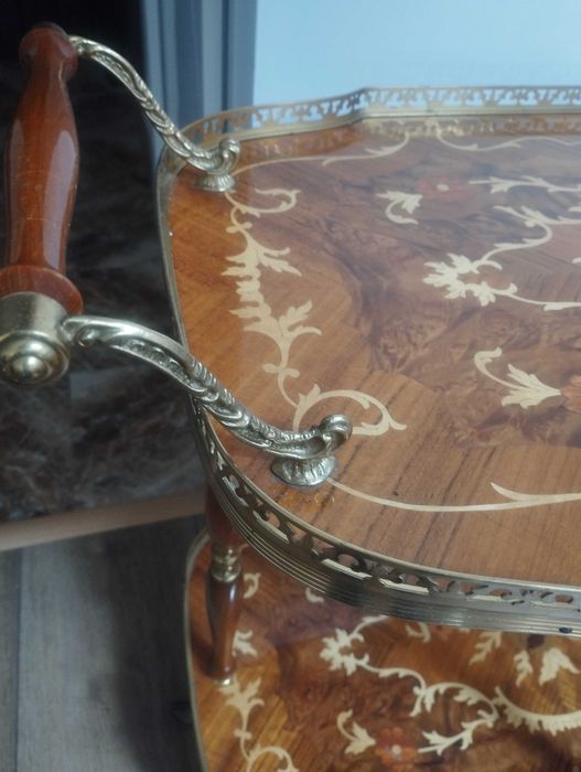 Старинна количка за сервиране с интарзия