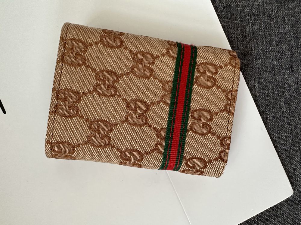 Titular de card Gucci