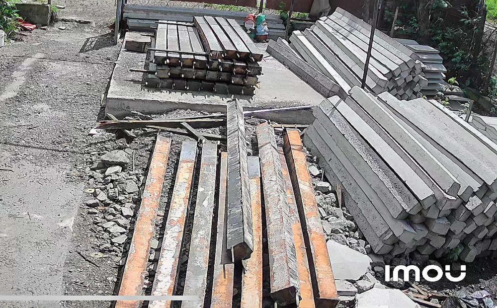 Stâlpi spalieri pentru gard vie