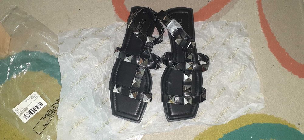 Sandale negre cu tinte, mas 37