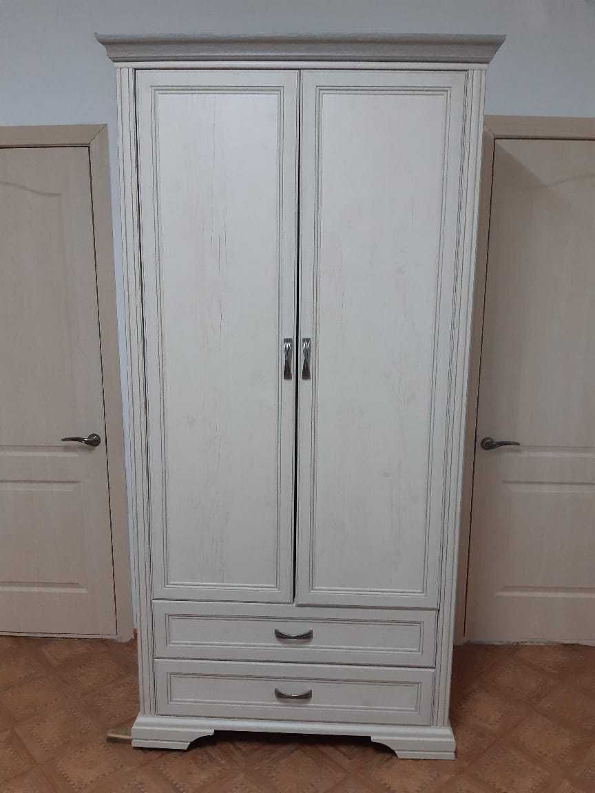 Шифоньер двухдверный