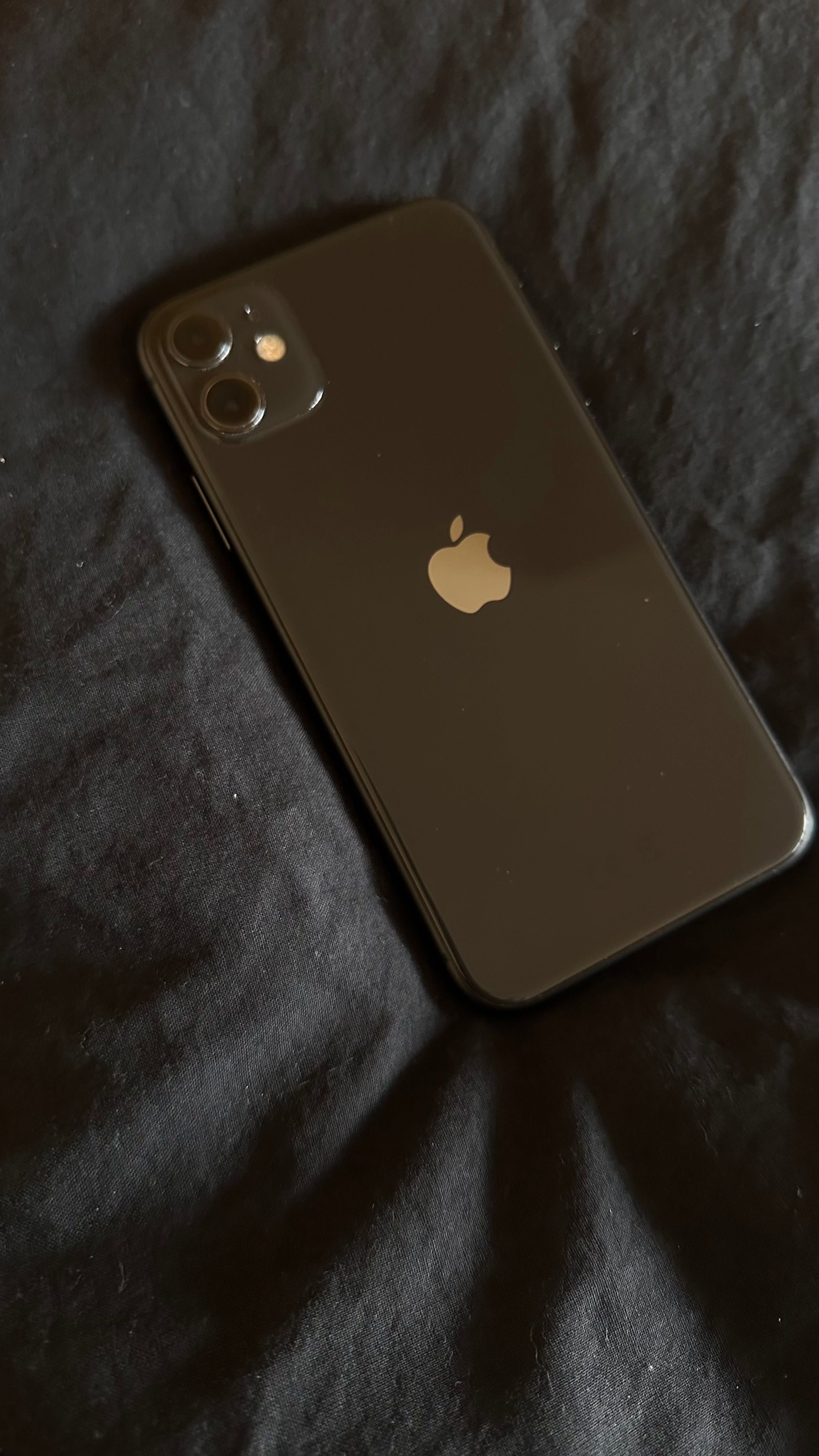 Продавам Iphone 11
