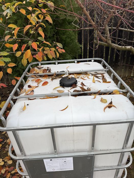 Vând Bazine plastic 1000L