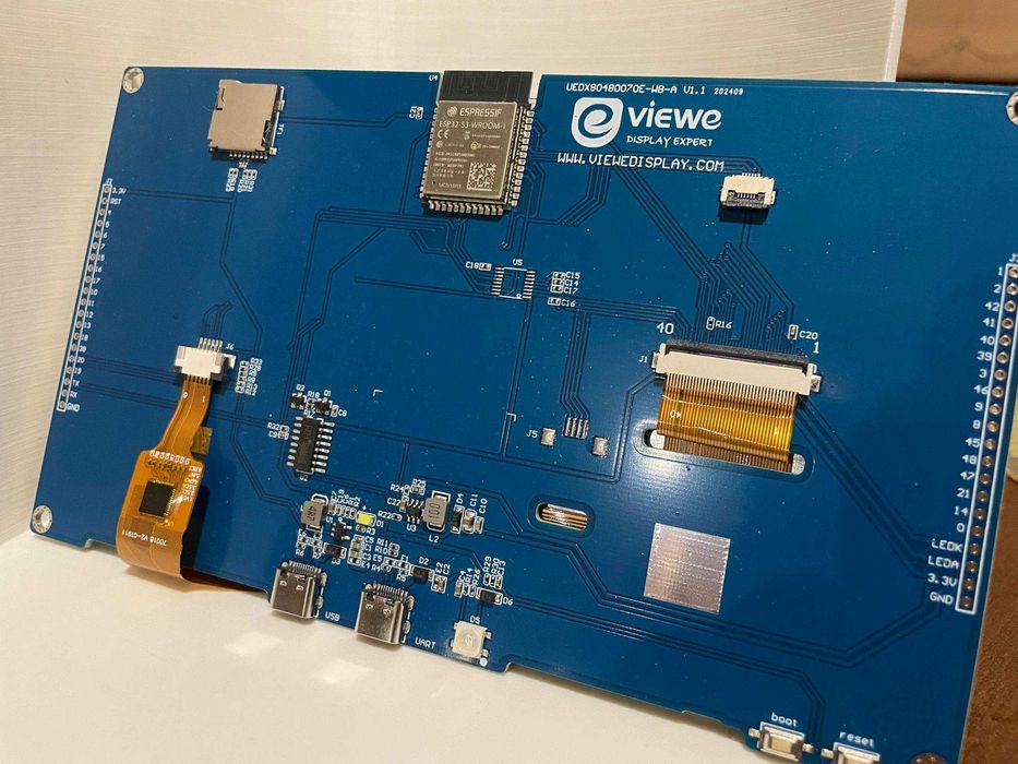 ESP32-S3 7инчов Екран с Touch screen