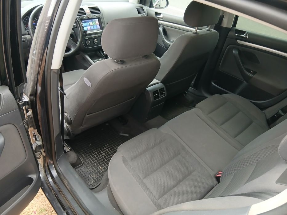 VOLKSWAGEN golf 5 benzina 1.6din 2005,propietar