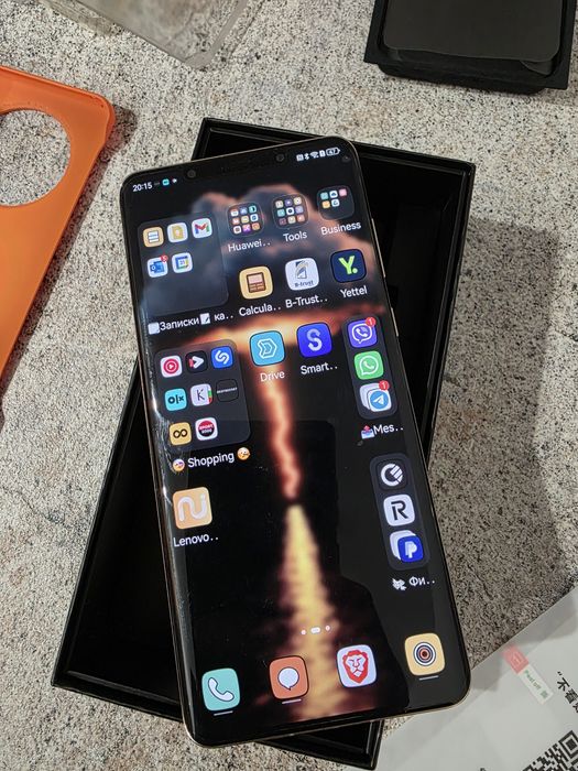 Продавам Huawei mate 50 pro leather edition