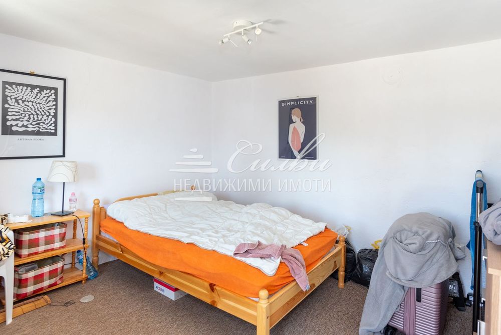 Самостоятелна къща - с.Ивански