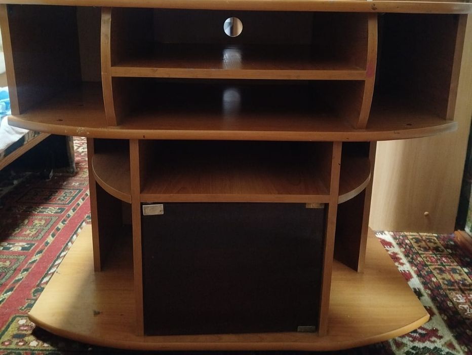 продам тумбочку под телевизор